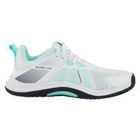 Chaussures de volley-ball pour joueuses régulières, blanches et vert menthe.