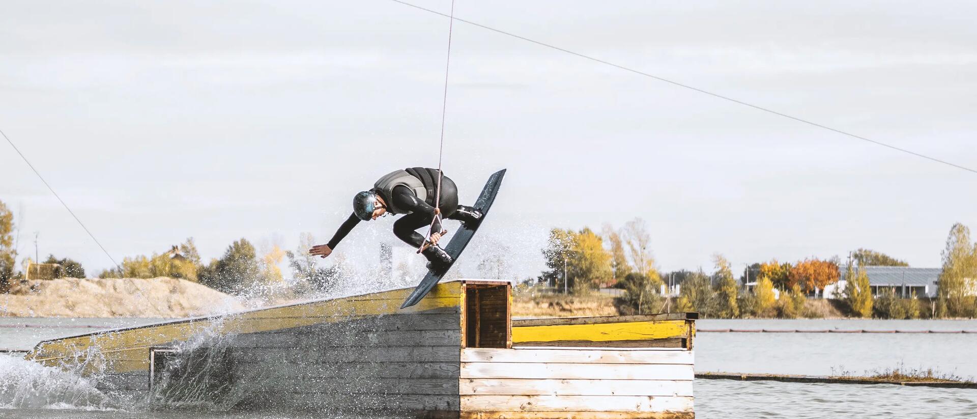 Wakeboard, wakeskate, wakesurf : quelles différences ?