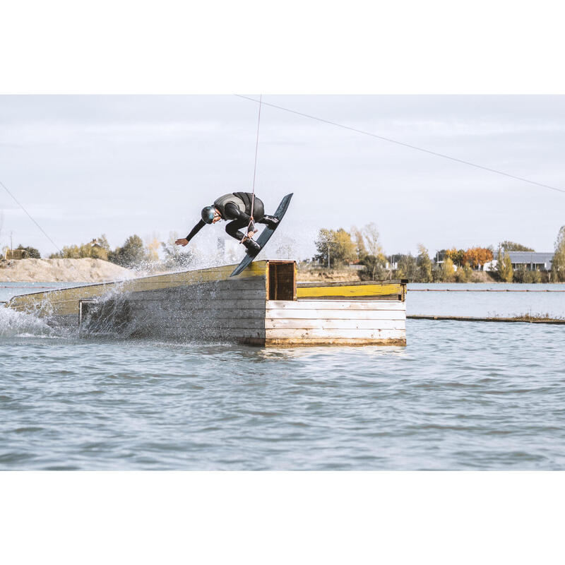 Pánská plovací vesta na wingfoil/wakeboard 500 50 N 