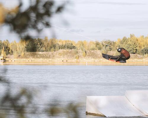 Wakeboard ou ski nautique : quelles différences ?