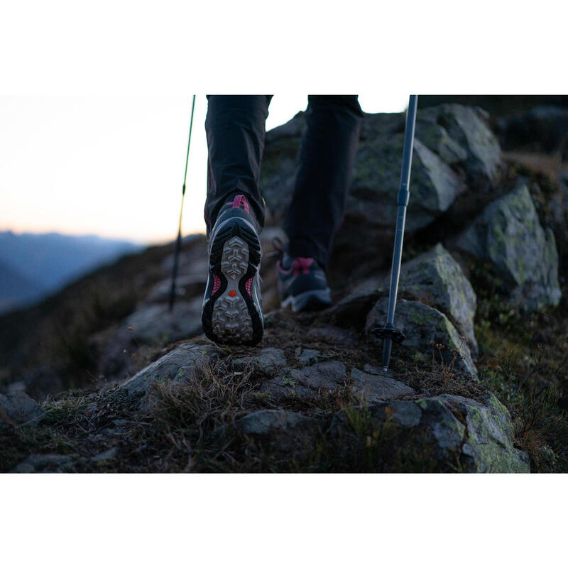 Zapatillas de montaña y trekking impermeables Mujer Quechua MH500 gris