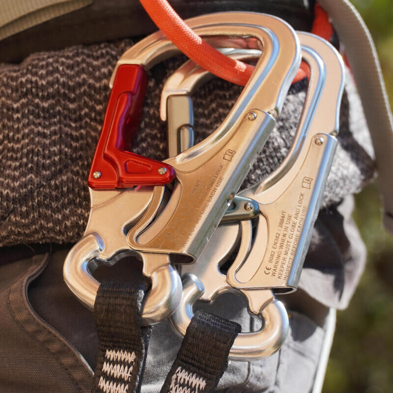 Wozu dienen Klettersteigkarabiner und wie funktionieren sie?