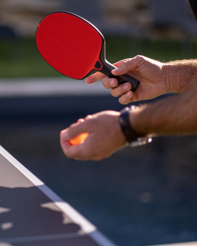 Červená pálka na stolní tenis