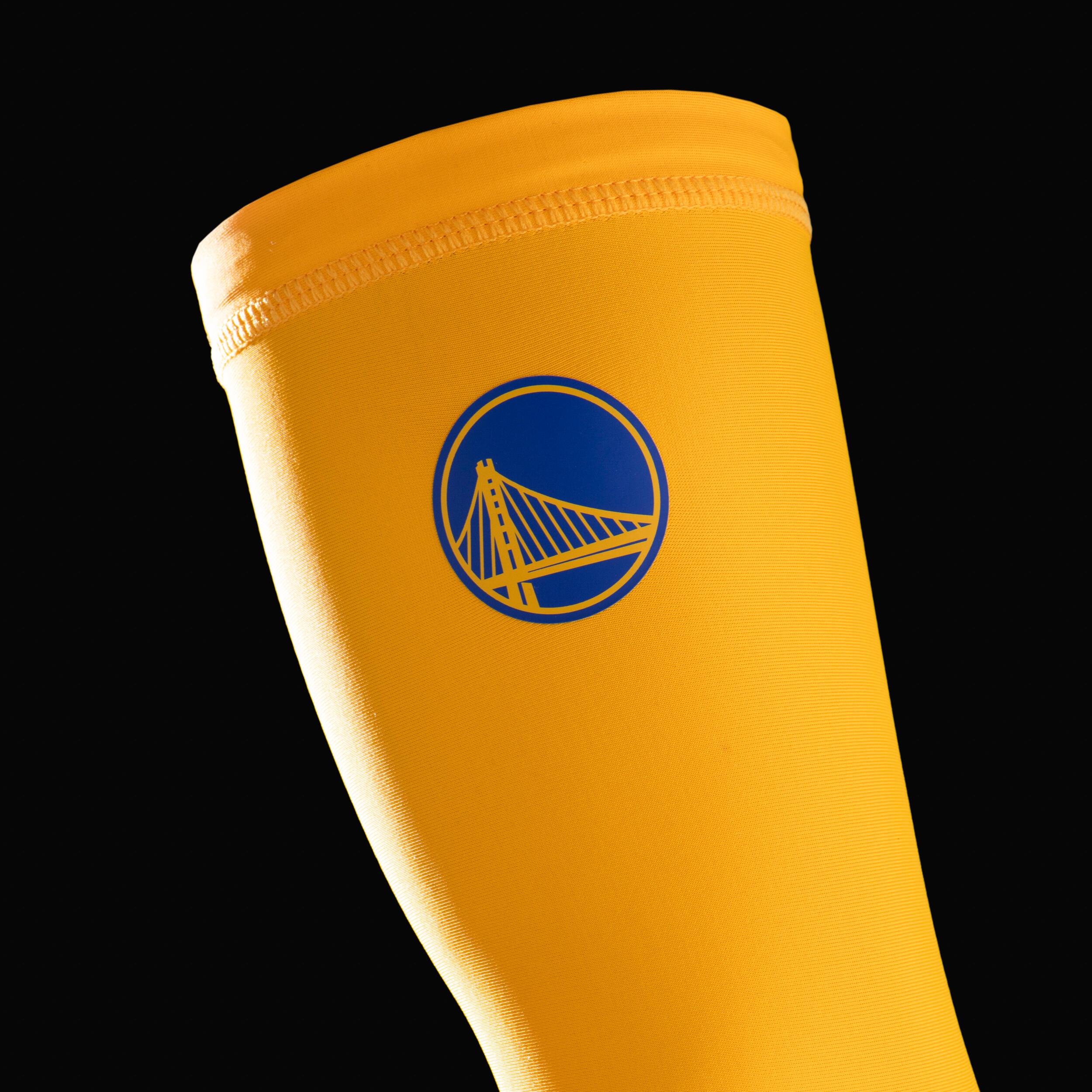 Basketbalový chránič lokte E500 NBA Golden State Warriors žlutý 12/16