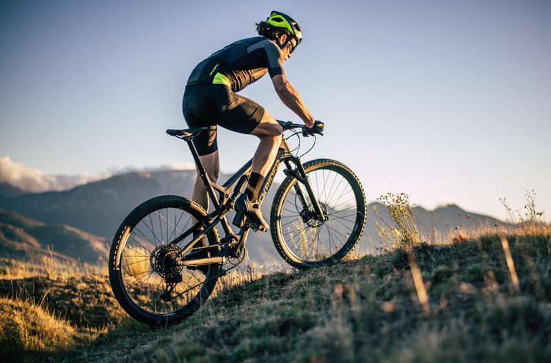 Horské kolo XC 500 S s karbonovým a hliníkovým rámem šedé 