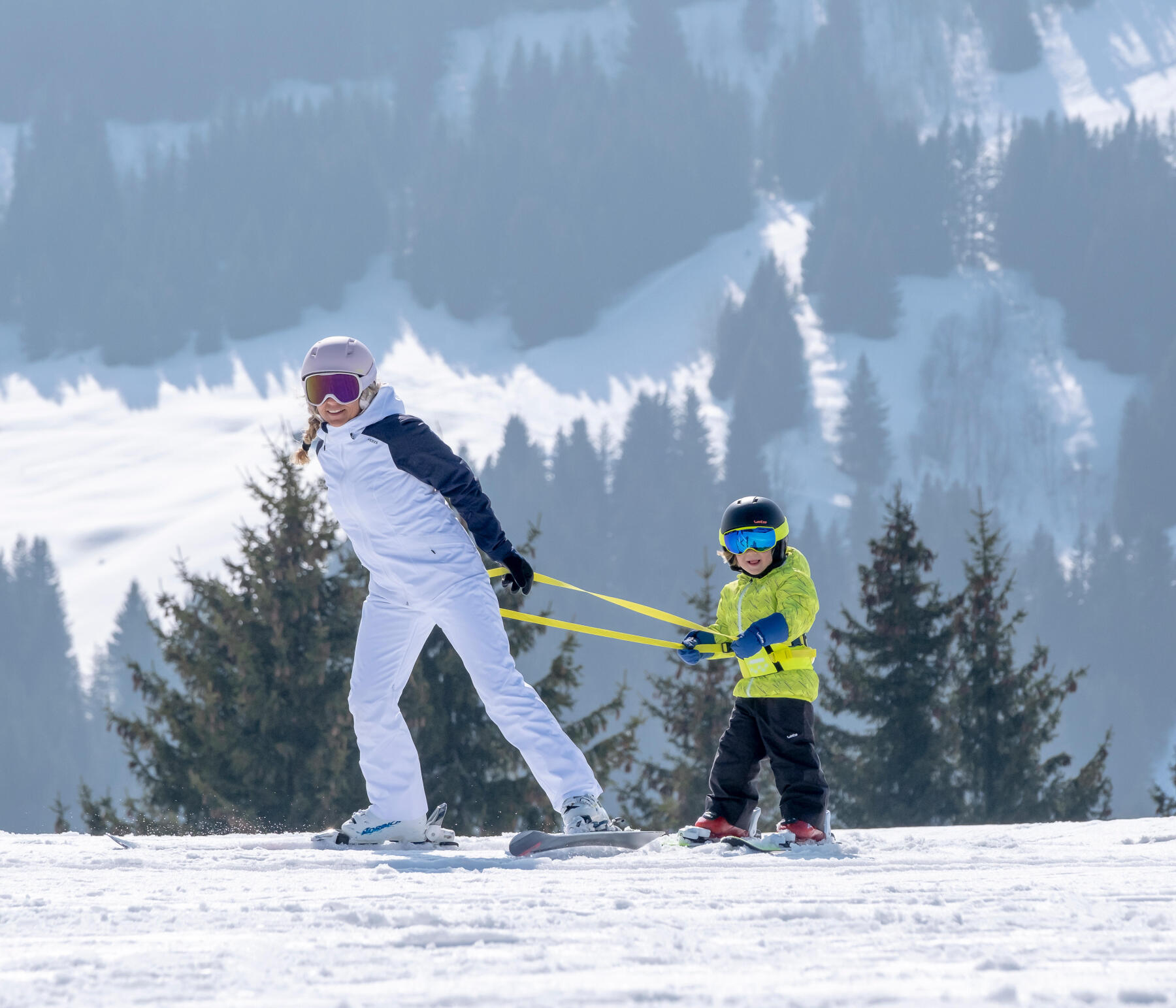 AT WHAT AGE CAN YOUR BABY START SKIING? 