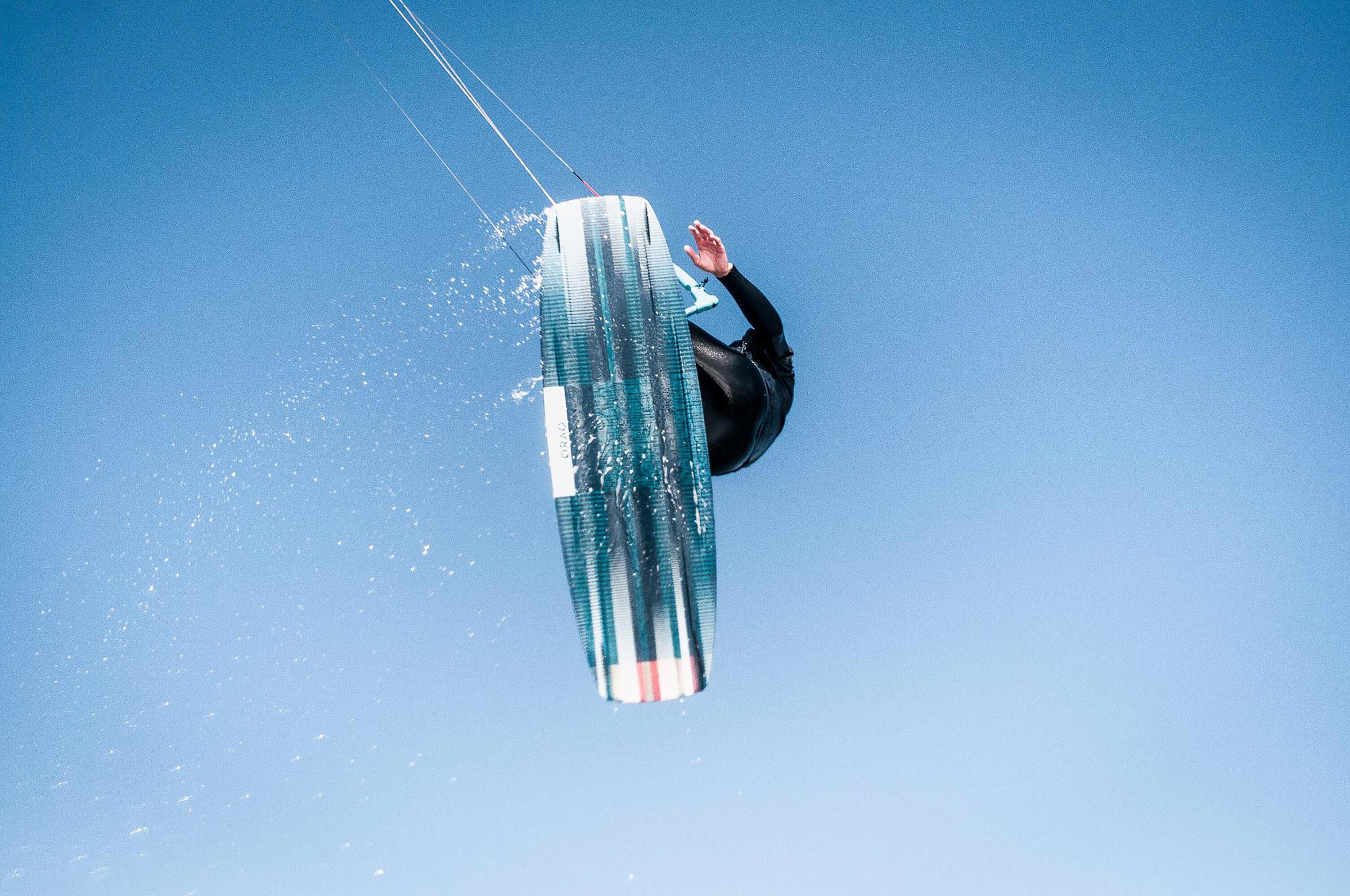 Prancha de Kitesurf Twin Tip 500 Carbono - 136x40,5cm (Pads e Straps incluídos) 17/19