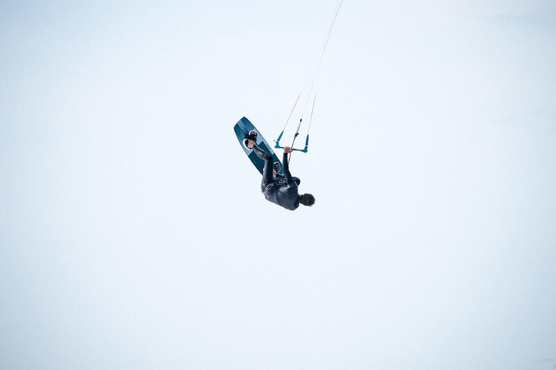 Jak dobrać deskę do kitesurfingu? Poradnik kitesurfera