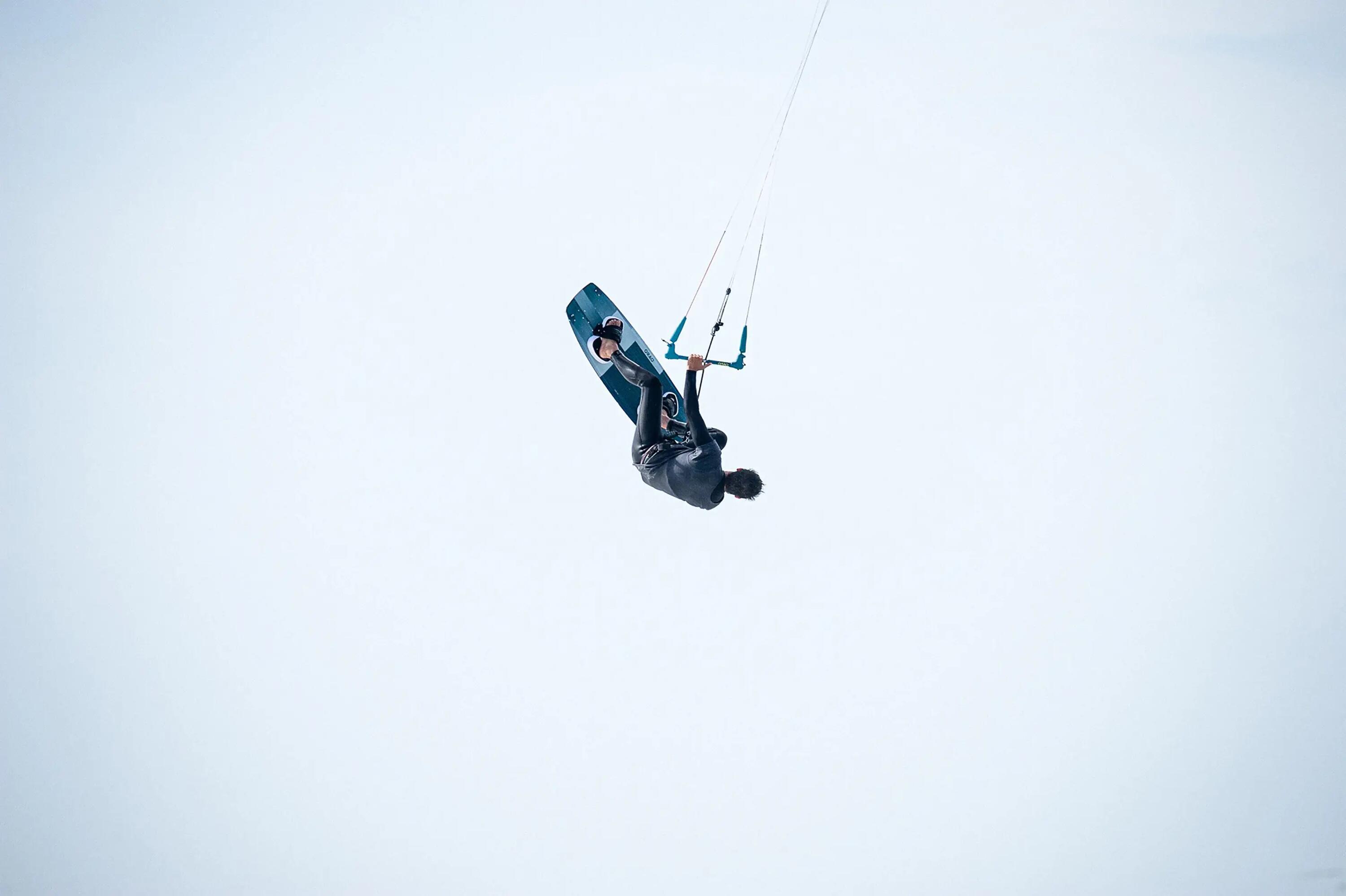Jak dobrać deskę do kitesurfingu? Poradnik kitesurfera