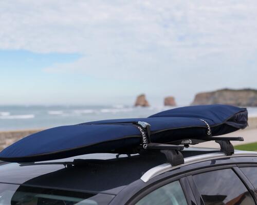 ¿Cómo transportar una tabla de surf en el coche?