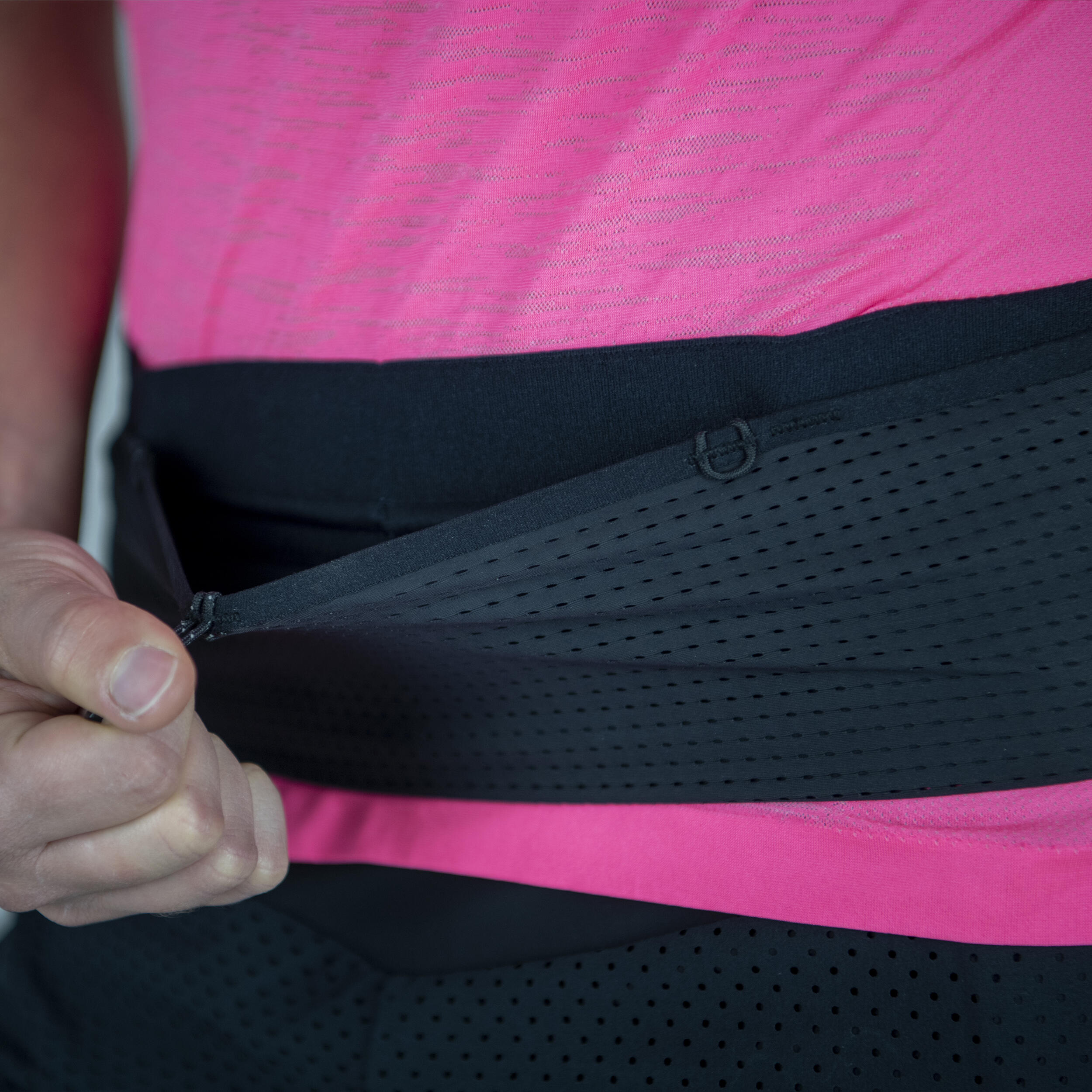 HYDRATION FLASK-CARRYING RUNNING BELT - BLACK 9/10