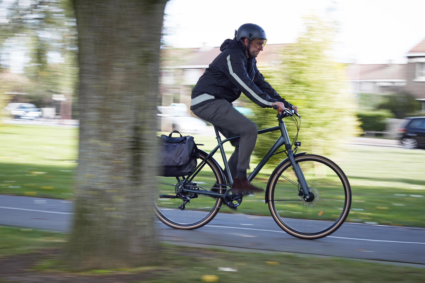 ville-paves-velo-casque