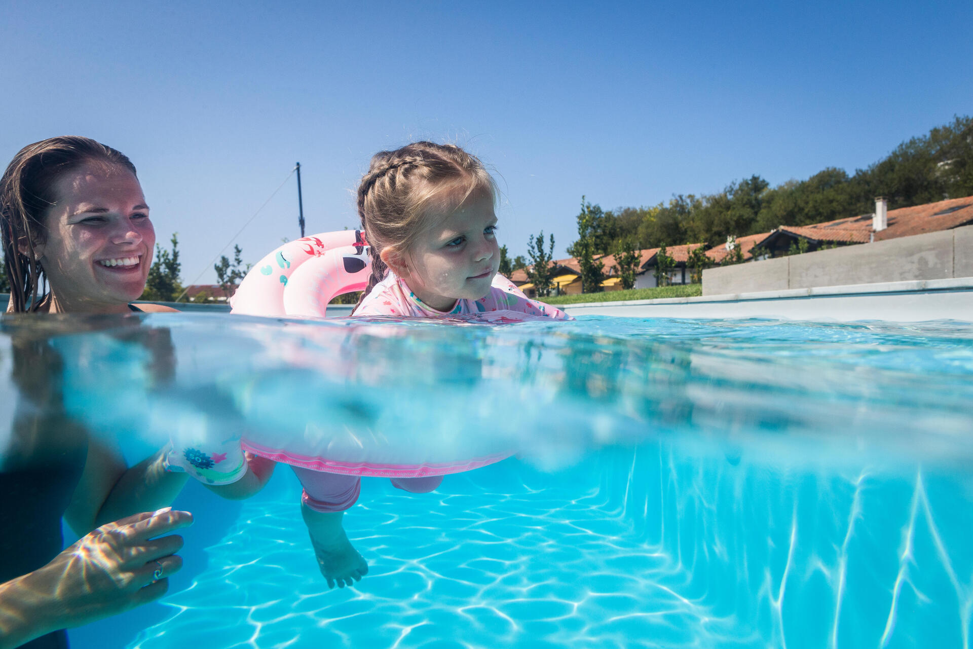 Hoe kies ik het juiste zwemhulpmiddel voor het leren zwemmen van mijn kind?