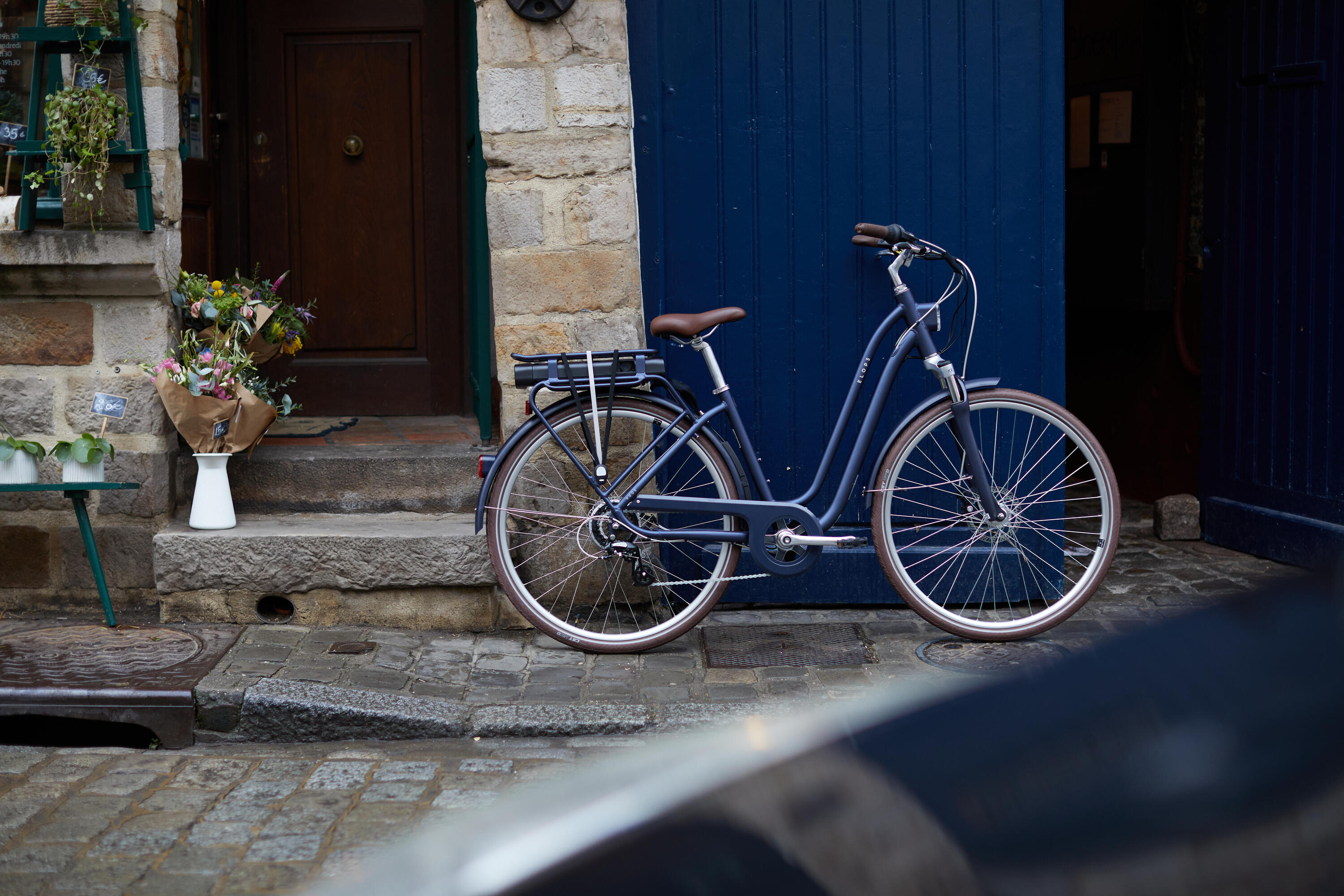 Seconde vie - VELO DE VILLE ELECTRIQUE ELOPS 900 E CADRE BAS BLEU MARINE 25/26