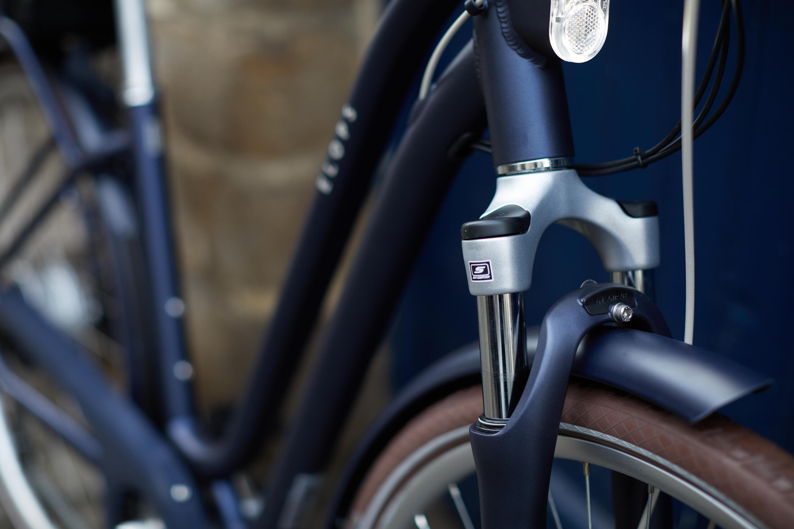 Seconde vie - VELO DE VILLE ELECTRIQUE ELOPS 900 E CADRE BAS BLEU MARINE 26/26