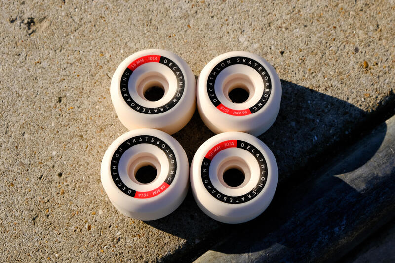 Sada 4 skateboardových koleček 56 mm 99A bílá kónická