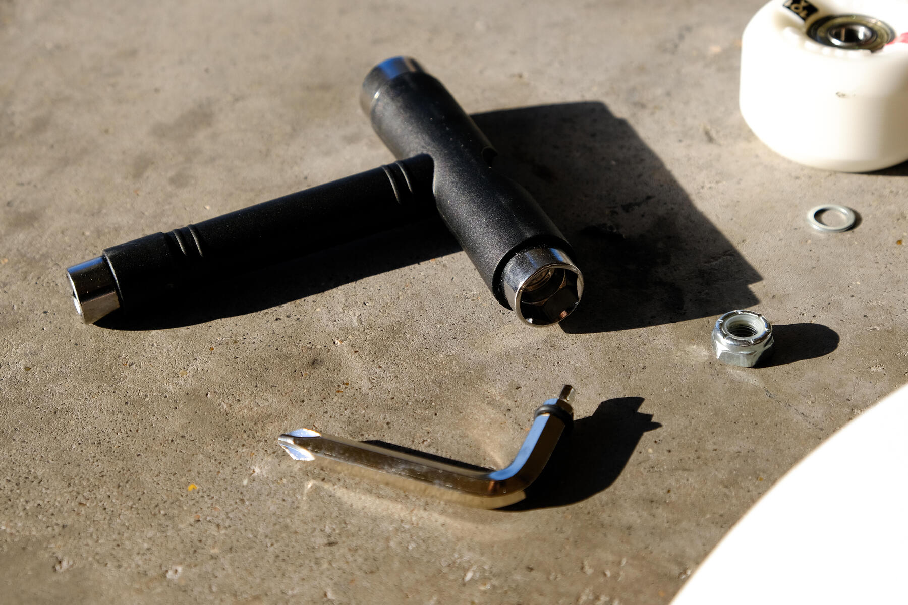 T-tool skate truck