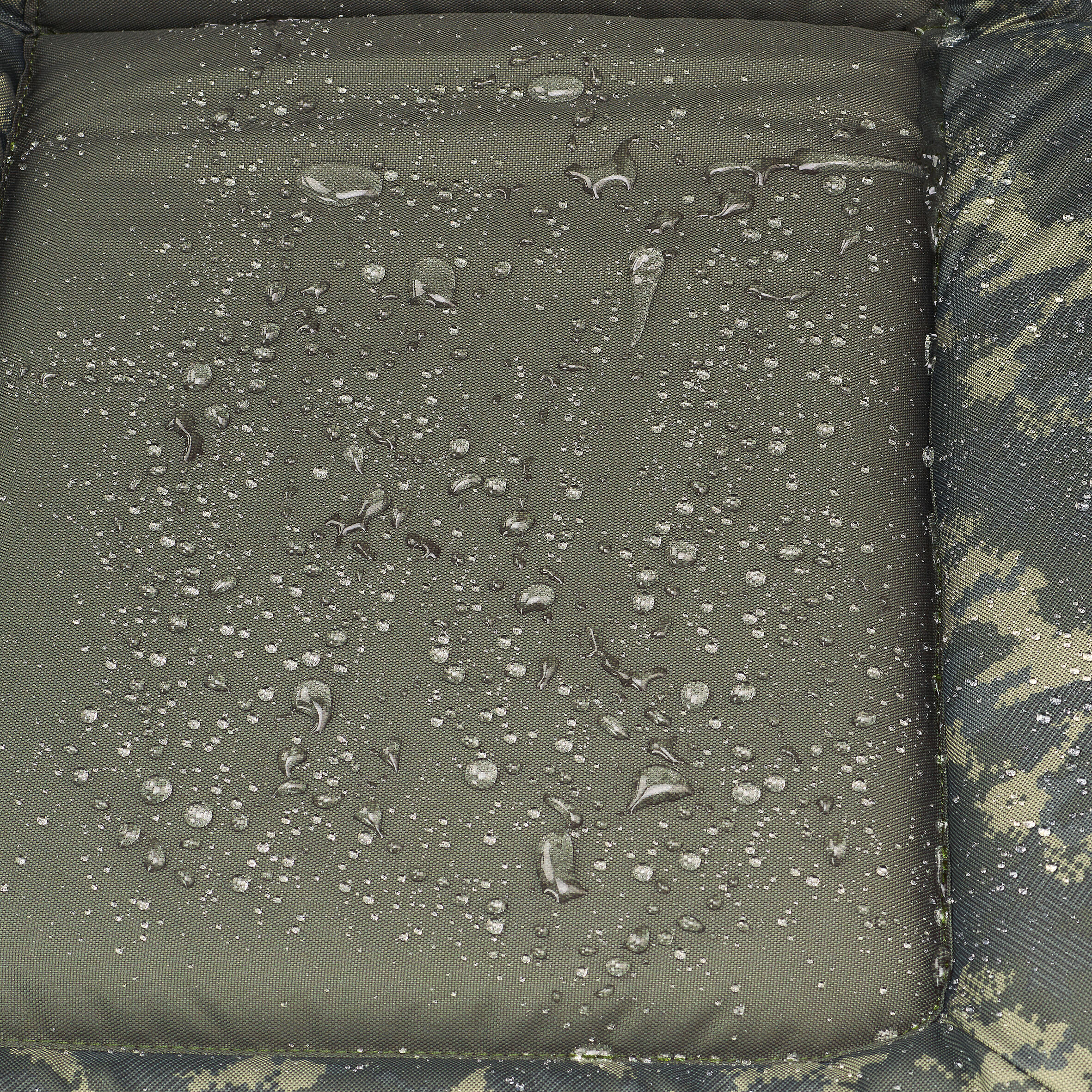 Carp fishing Levelchair 900 compact