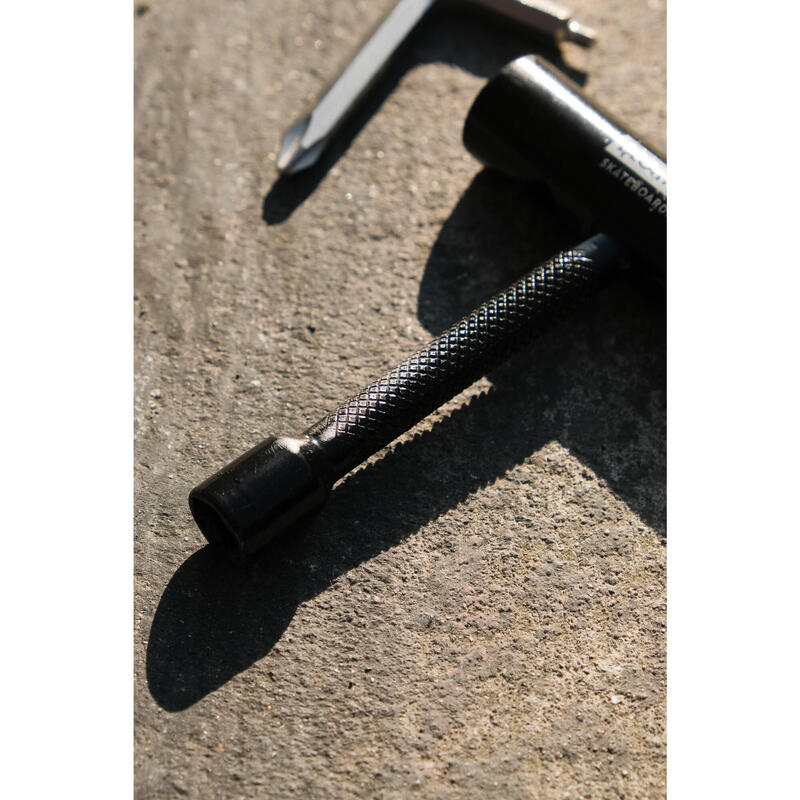 T-kulcs gördeszkához és longboardhoz TT500, fém, fekete 