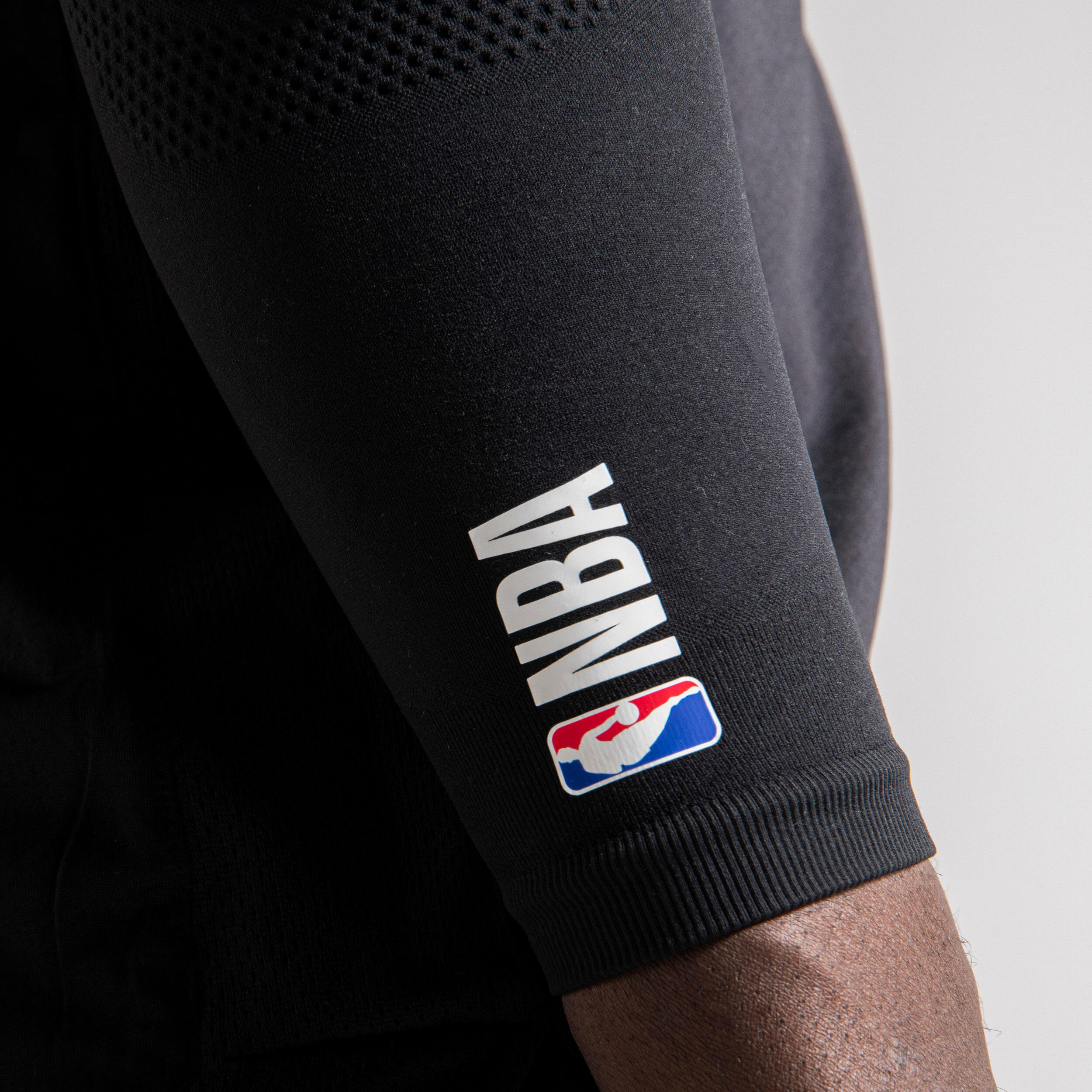 Adult Protective Basketball Arm Sleeve NBA Dualshock EP500 - Black 4/9