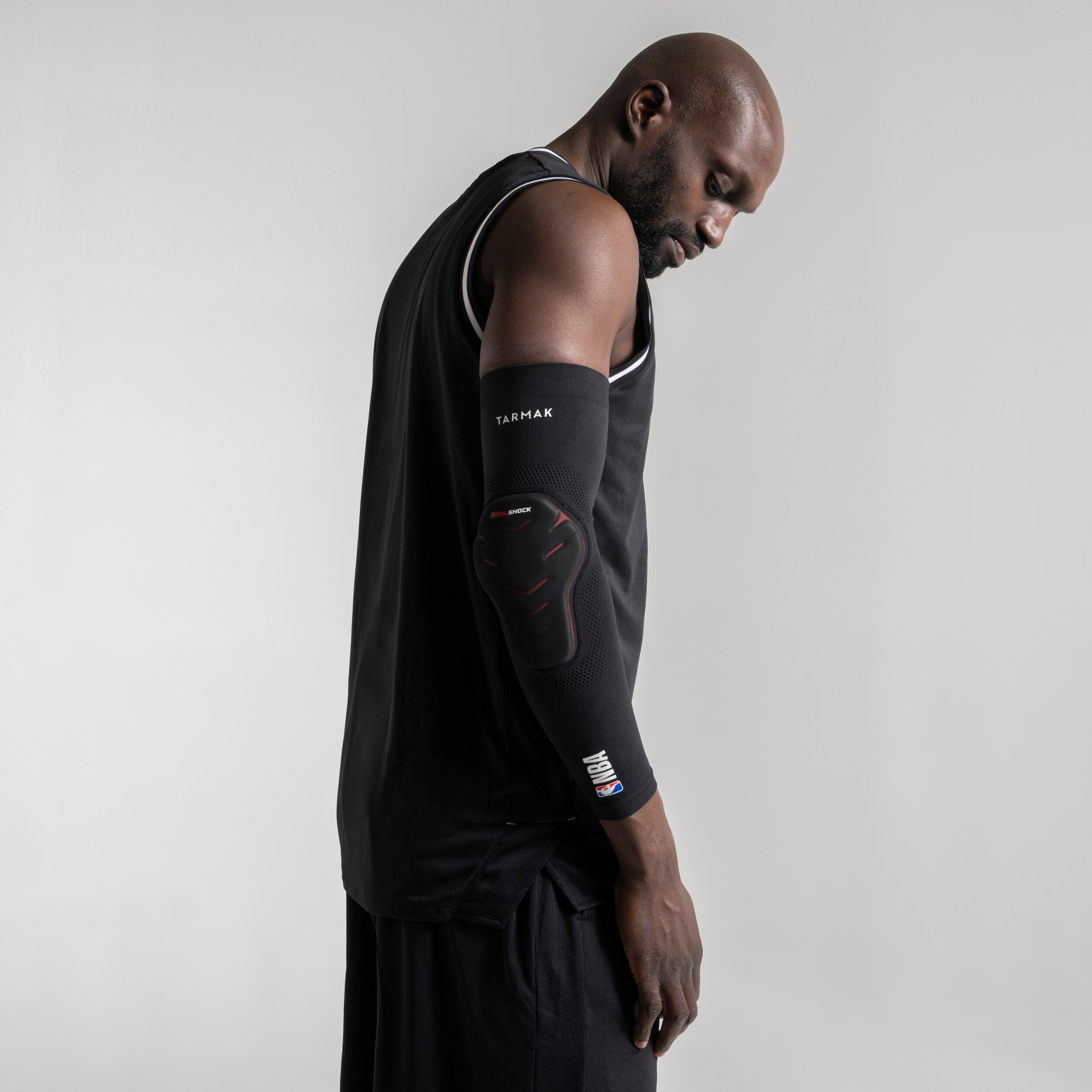 Adult Protective Basketball Arm Sleeve NBA Dualshock EP500 - Black TARMAK