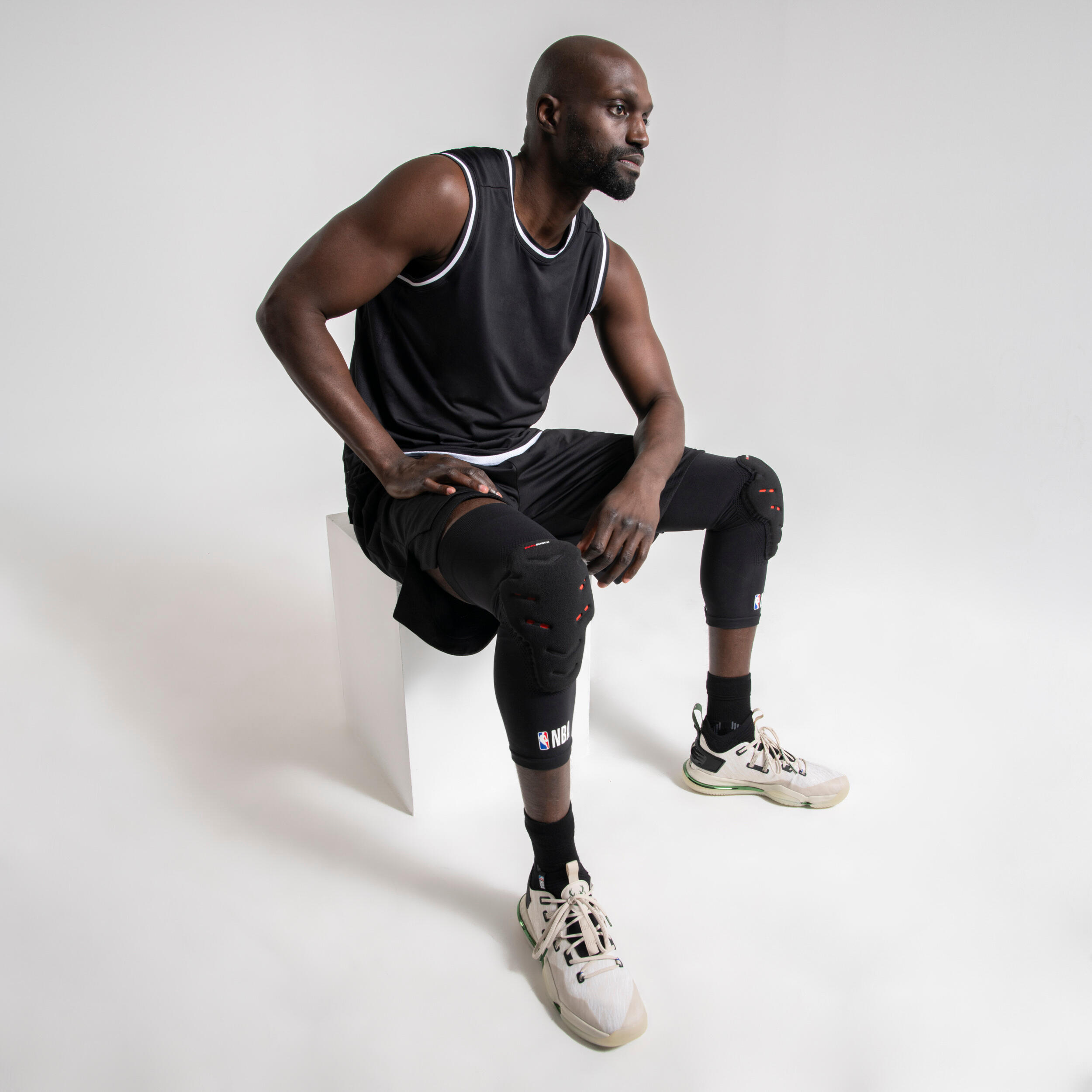 Basketball NBA Knee Pad Tarmak KP500 x 2 Dualshock Black