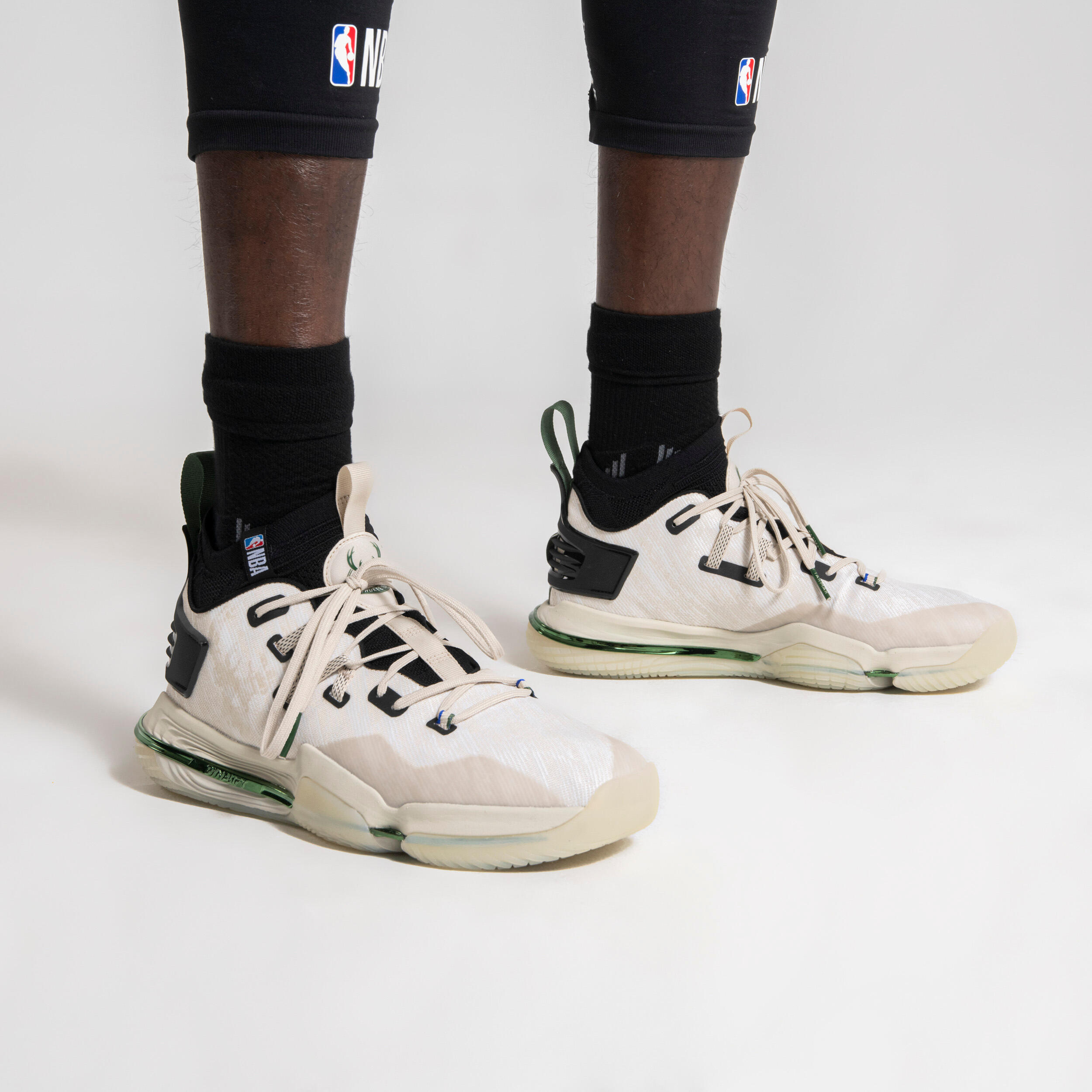 Mid-Rise Basketball Shoes SE900 - Beige/NBA Milwaukee Bucks 6/10