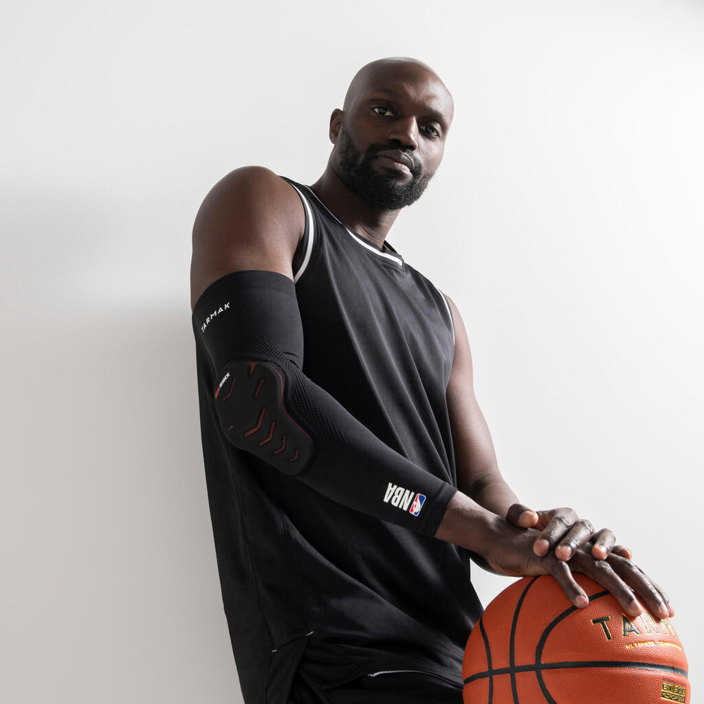 ŠTITNIK ZA LAKAT ZA KOŠARKU EP500 NBA DUALSHOCK ZA ODRASLE - CRNI