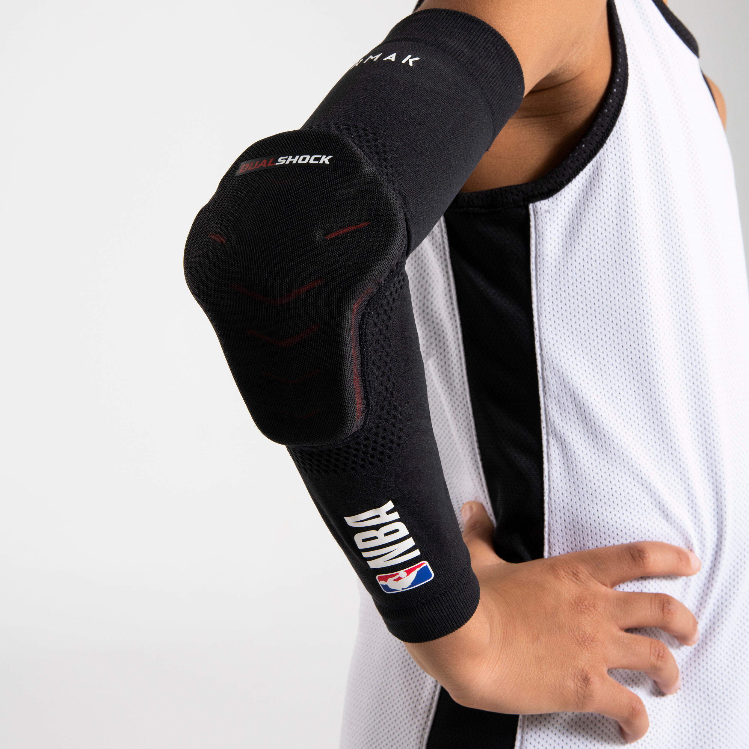 Kids Basketball Elbow Guard EP500 Black NBA Dualshock