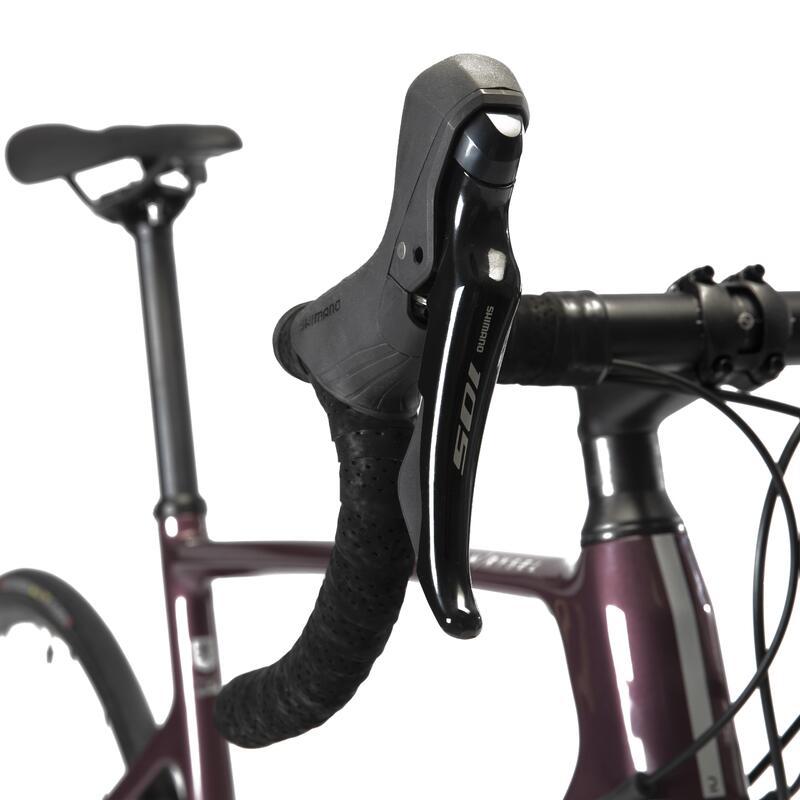 Dámské karbonové silniční kolo EDR s kotoučovými brzdami Shimano 105 vínové
