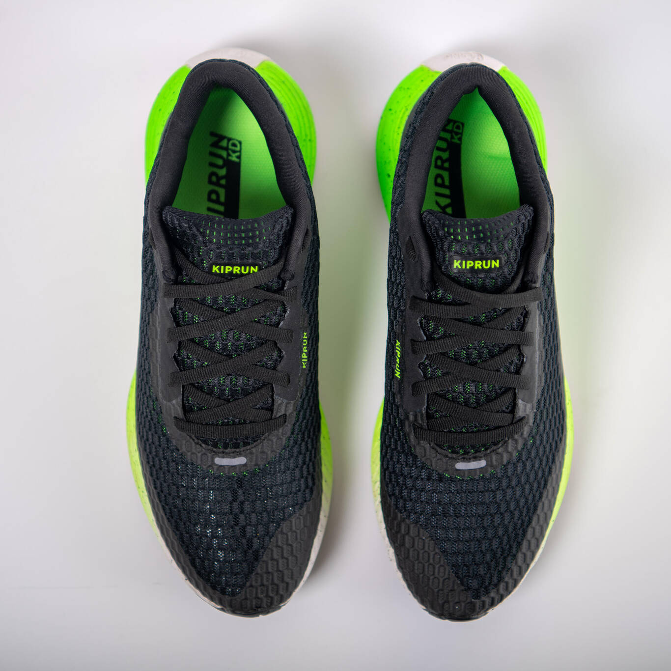 Dynamic Kiprun KD500 Men's Running Shoes - black green - Decathlon