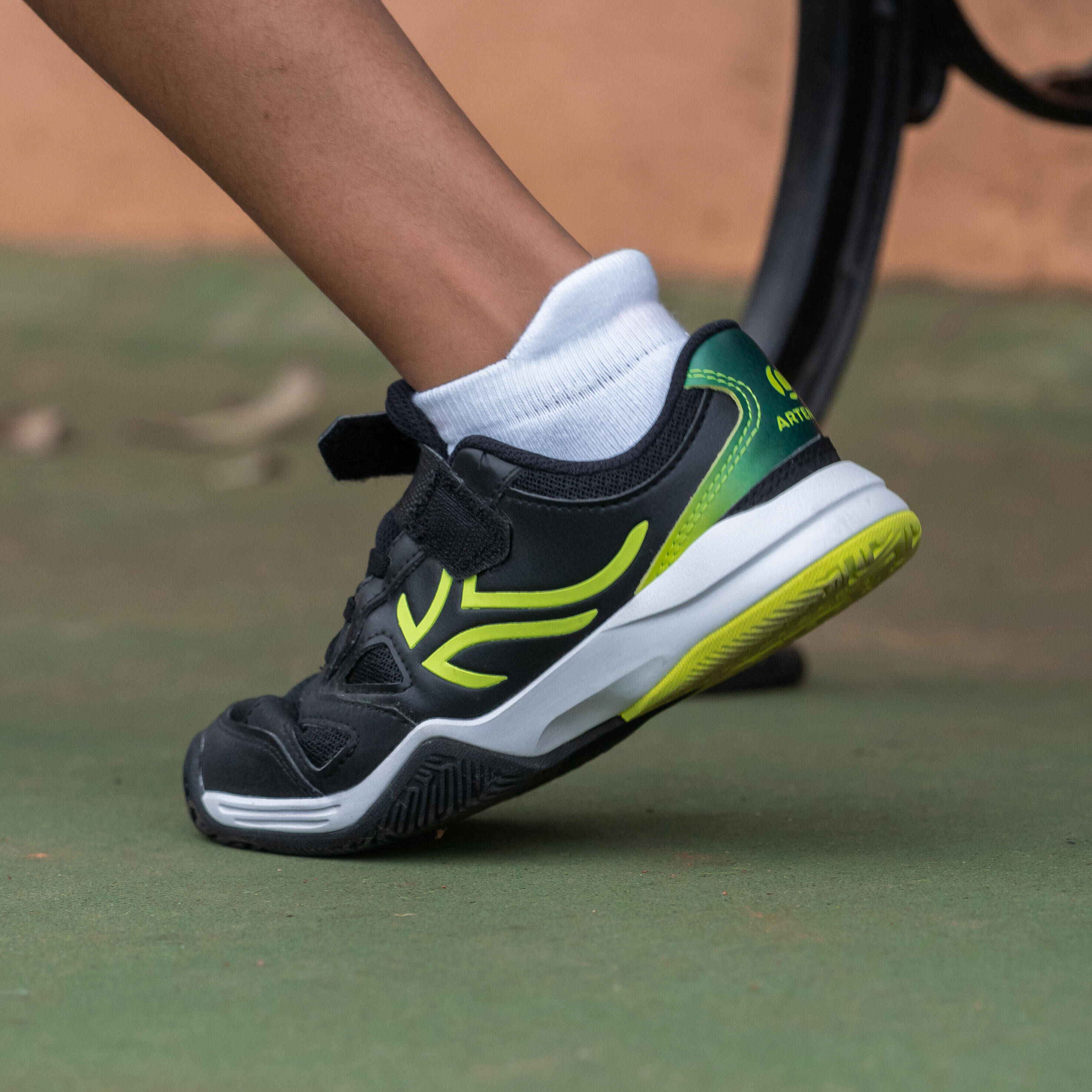 Kids Easy-Lace Tennis Multi-Court Shoes - TS560 Black/Yellow -  1