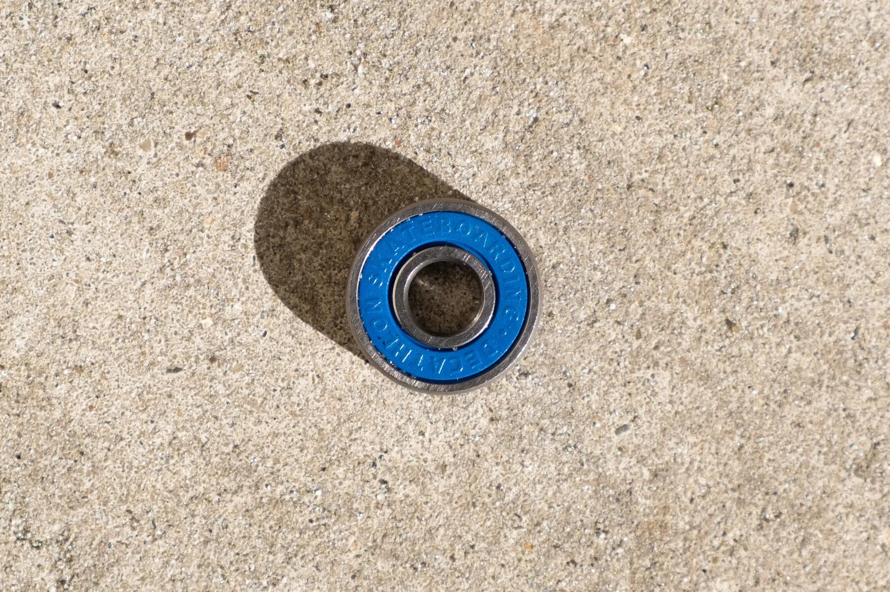 Wie werden die Lager eines Skateboards gepflegt und gereinigt?