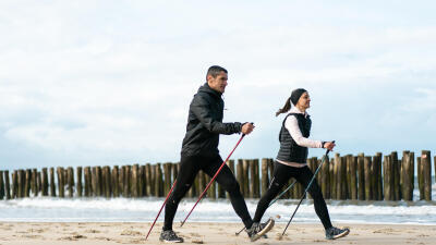 visuel-pourquoi-les-batons-de-marche-nordique-sont-plus-quun-simple-accessoire.jpg