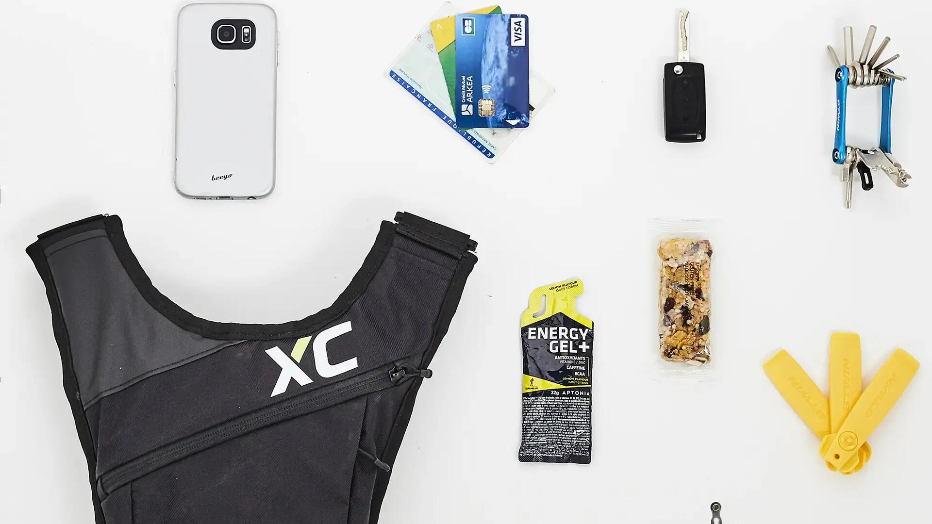 EMPORTEZ LE NÉCESSAIRE…