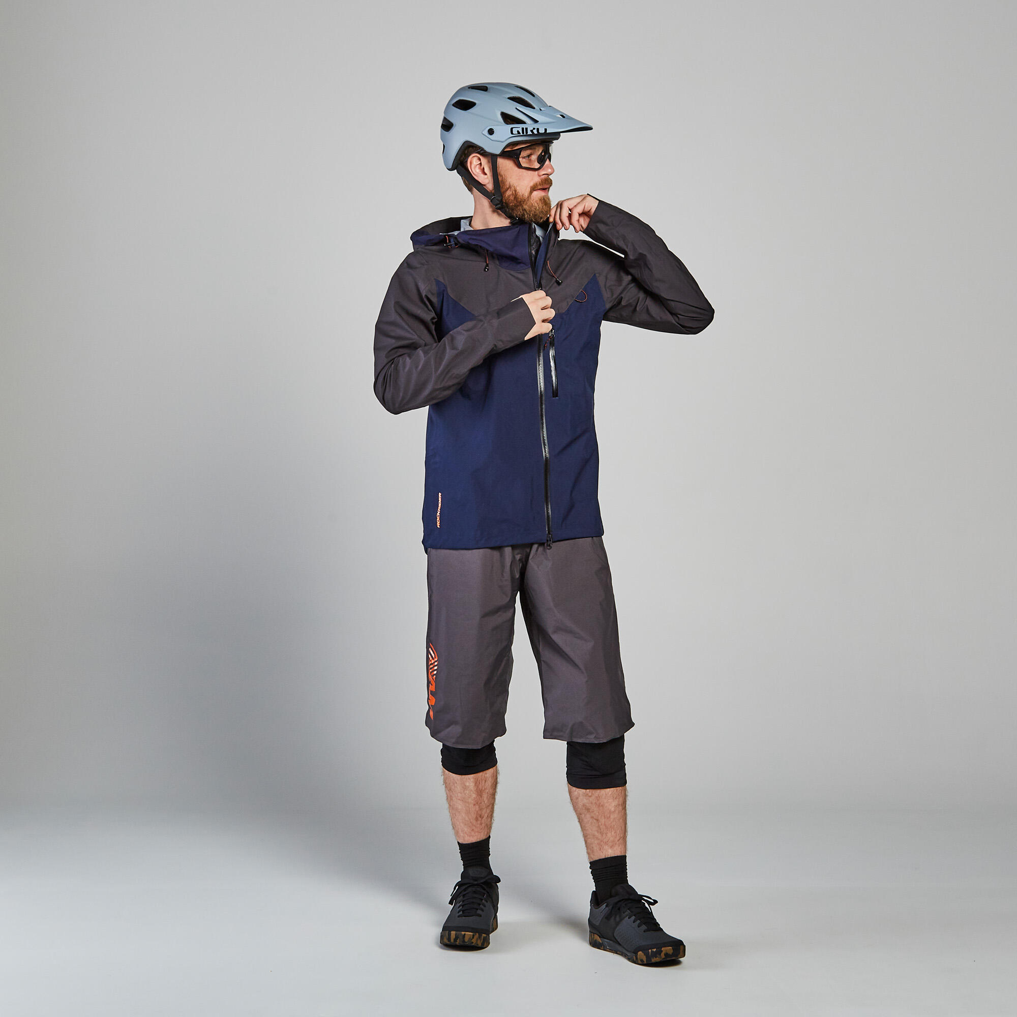 Sur-short de vélo VTT All Mountain imperméable 4/8