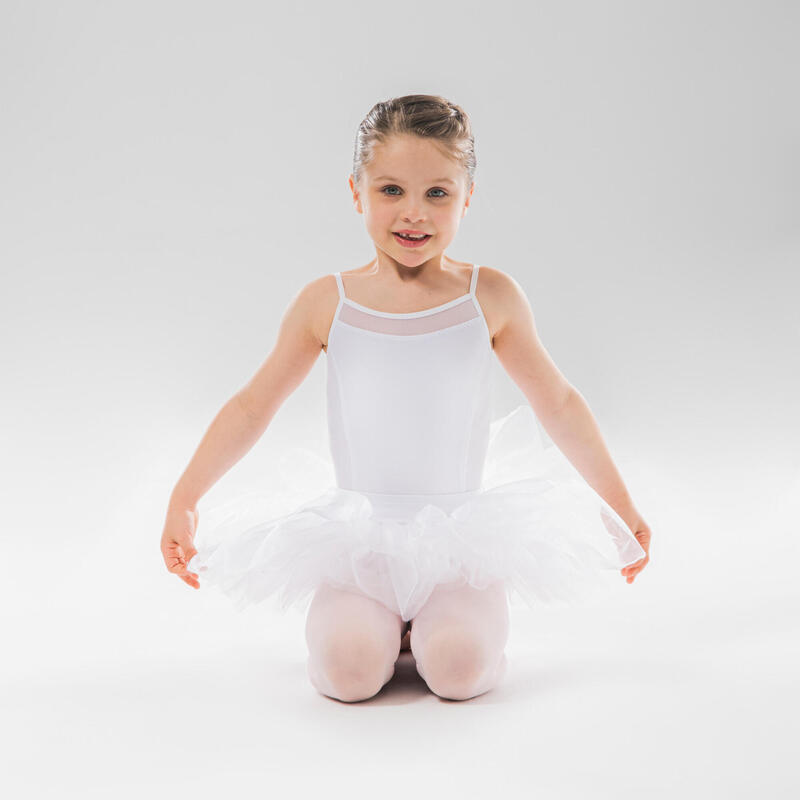 jeune fille 11 ans en tenue de danse classique et pointes Stock Photo