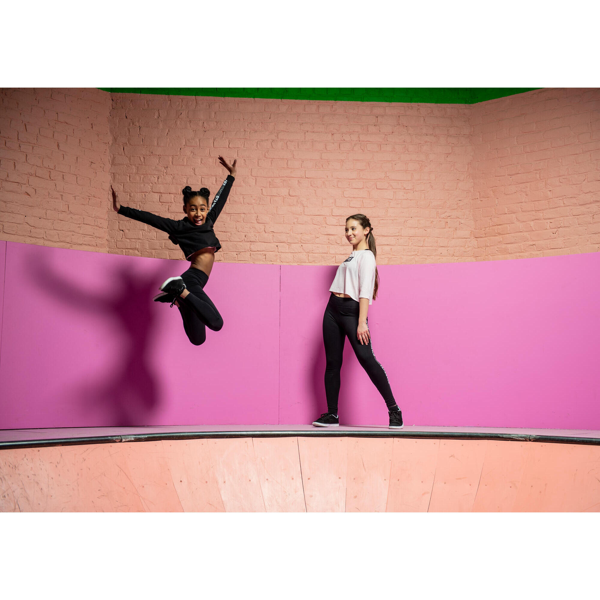 Толстовка для современного танца укороченная для девочек черная STAREVER