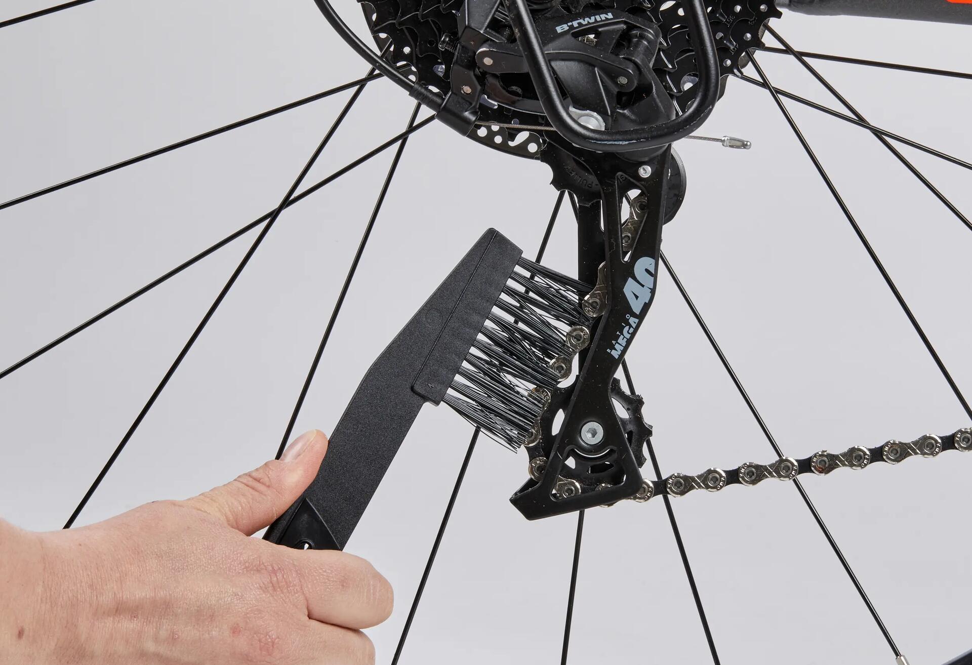 A close-up or a bike cleaning brush.