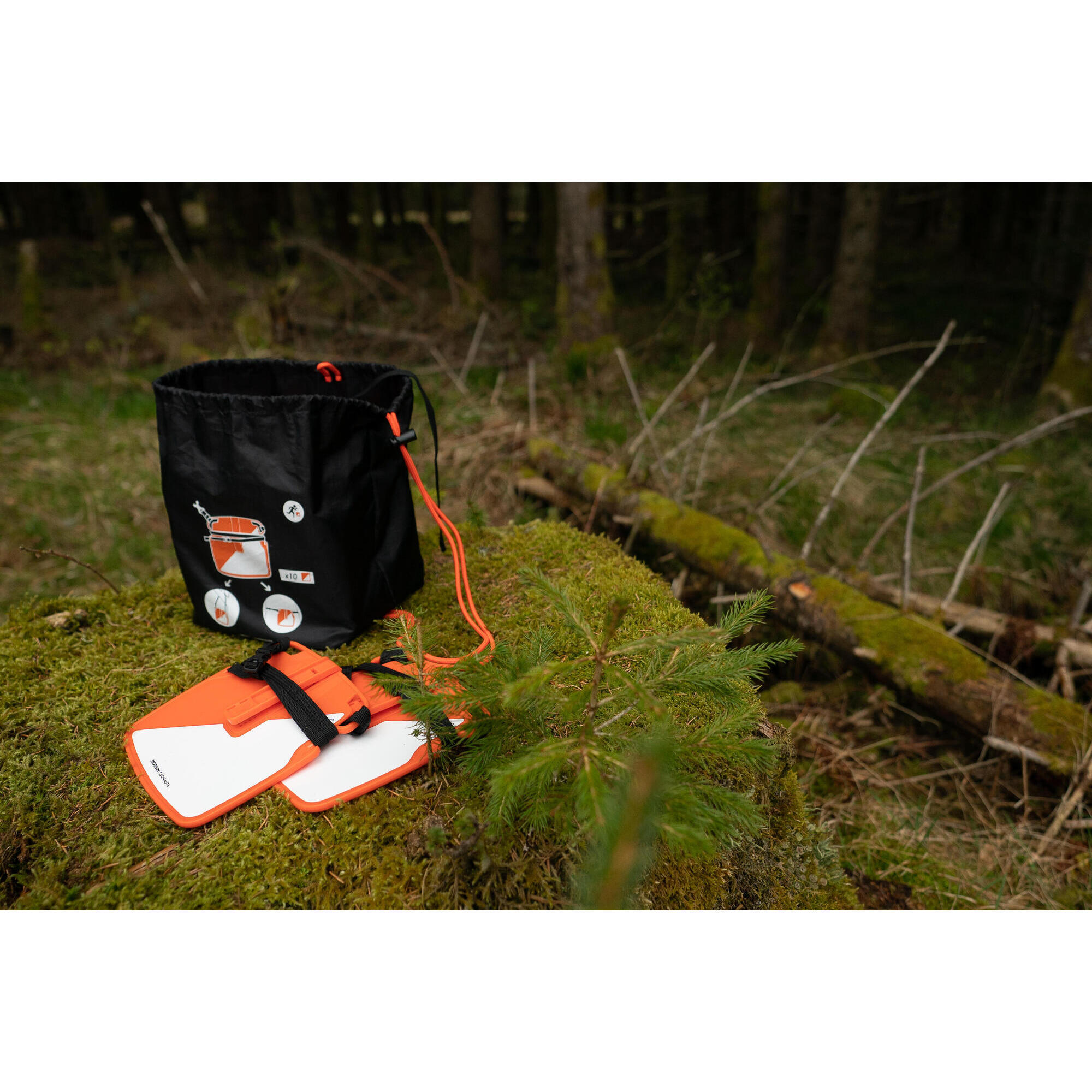 Kit of 10 orienteering beacons with integrated punch