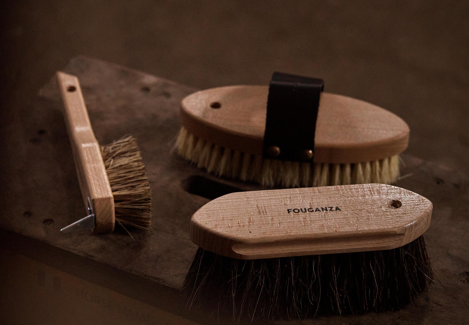 Brosse tout usage avec long manche - Brosse et époussette