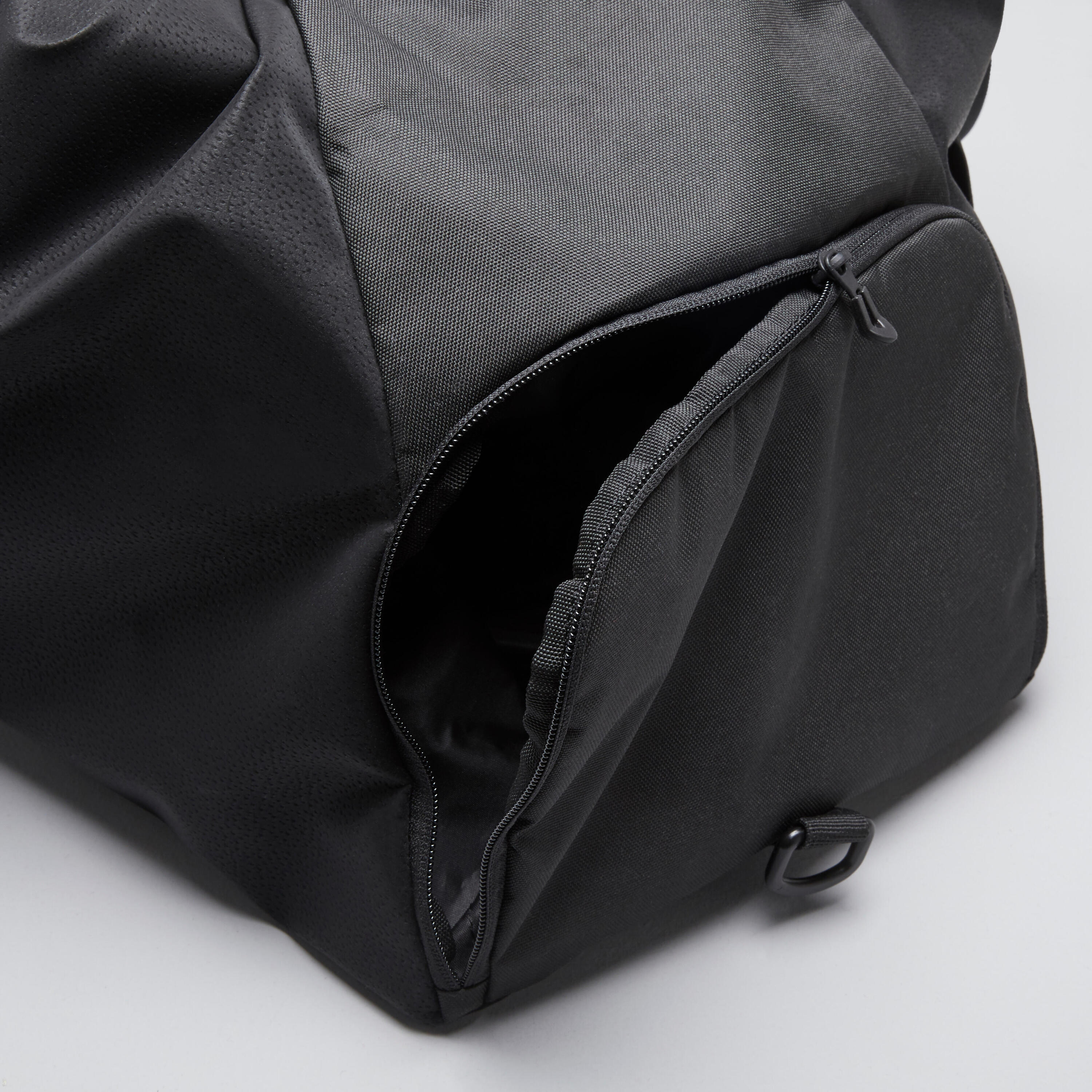 An Elegant Training Bag Designed For Both Men And Women 3/9