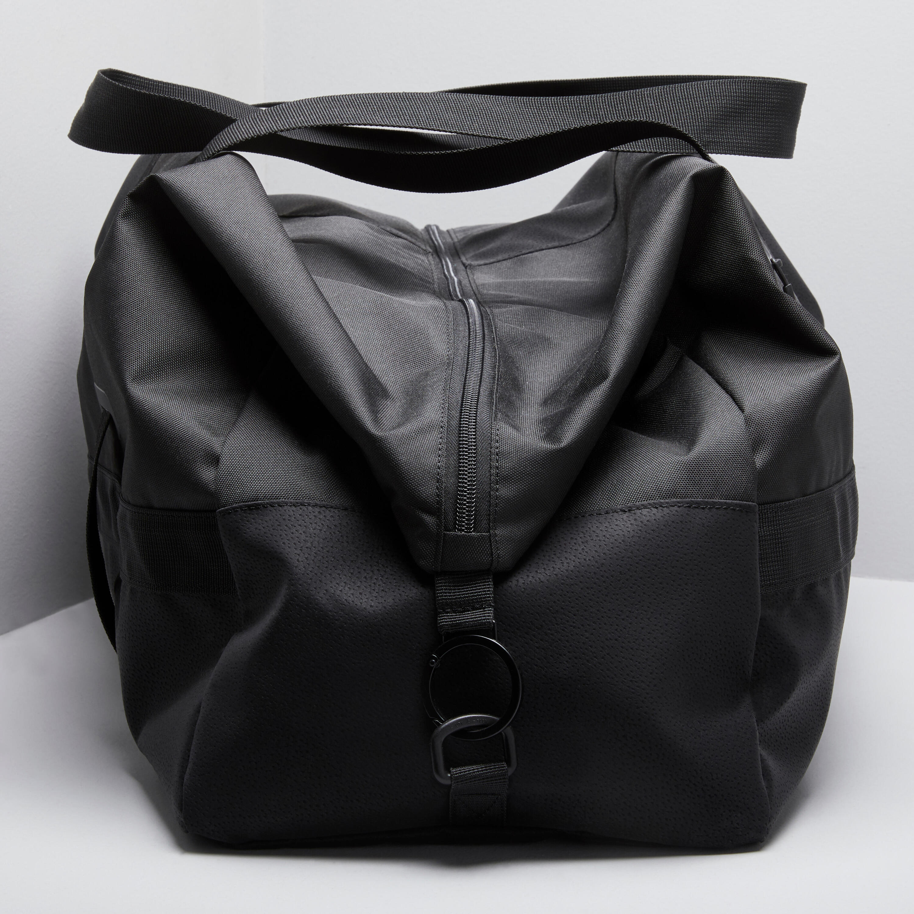 An Elegant Training Bag Designed For Both Men And Women 2/9