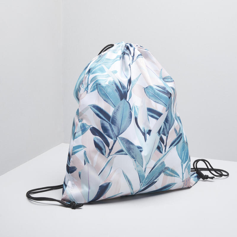 A foldable fitness shoe bag in a romantic leafy print!