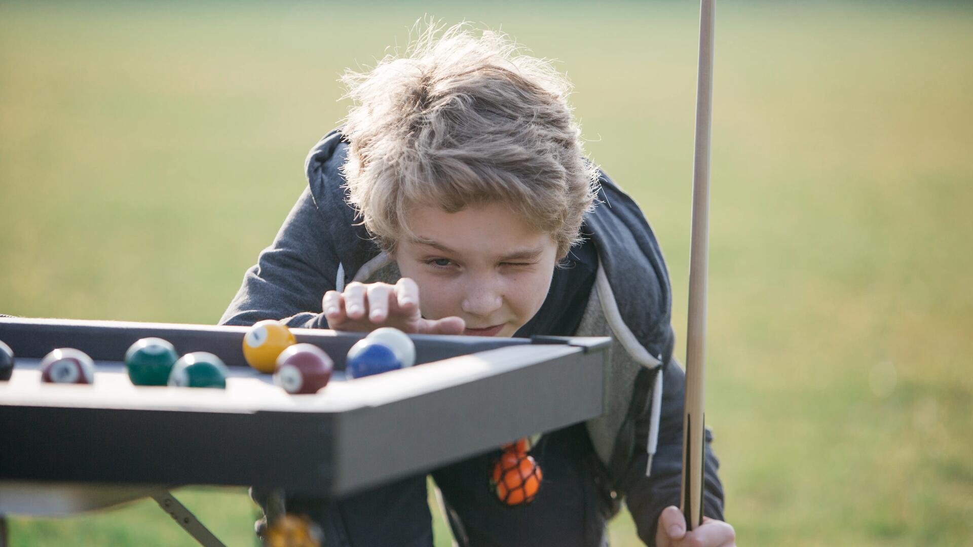 Jouer au billard avec des enfants : quelles règles imaginer ?