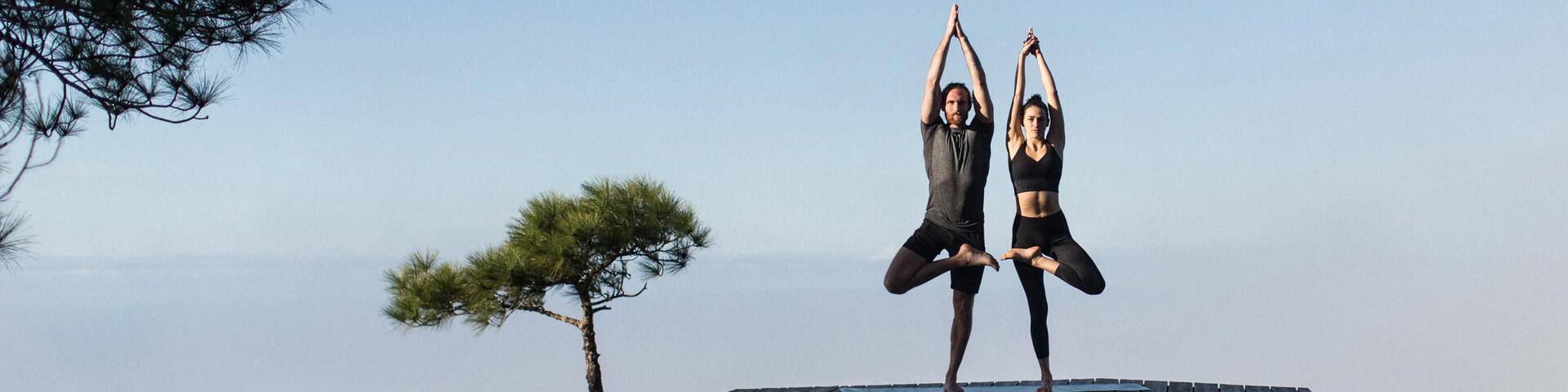 YOGA YAPARKEN NE TÜR GİYSİLER GİYMELİYİZ?