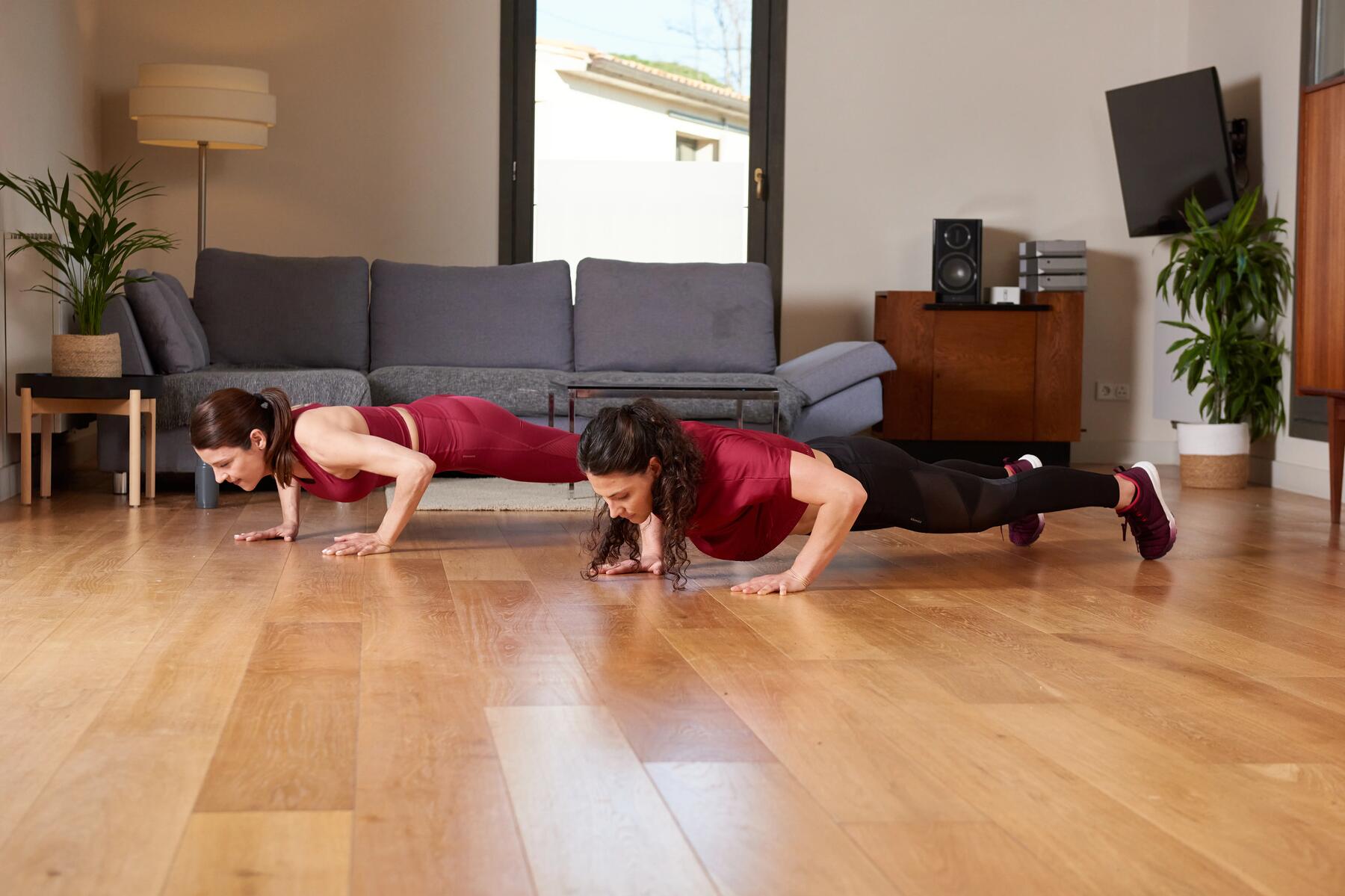 mujeres haciendo ejercicio plancha