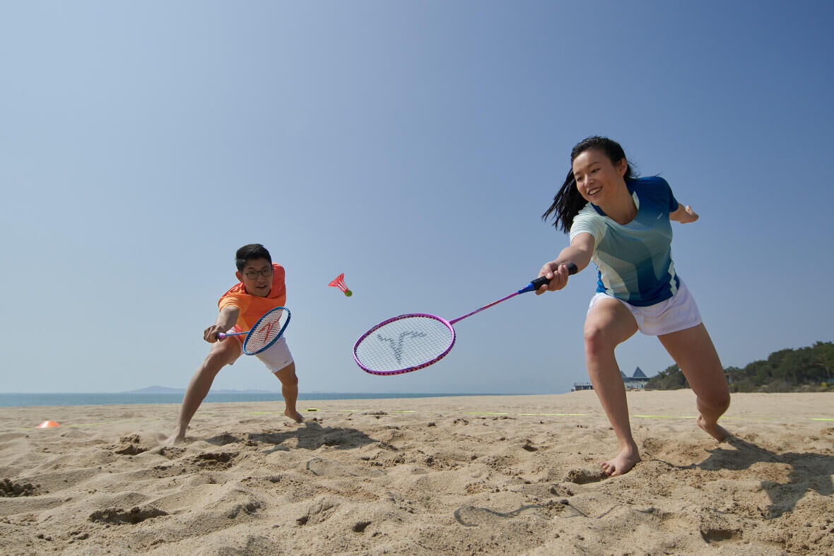 Billard, tennis de table, badminton … les bienfaits des sports intergénérationnels