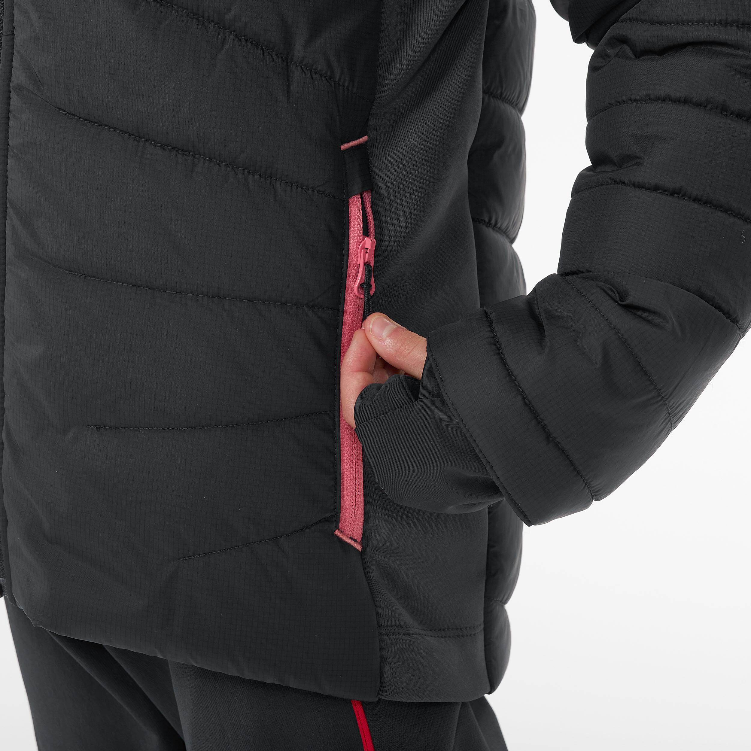 QUECHUA Detská prešívaná turistická bunda MH500 7-15 r. sivá 7-8 r (123-130 cm) · záber 7