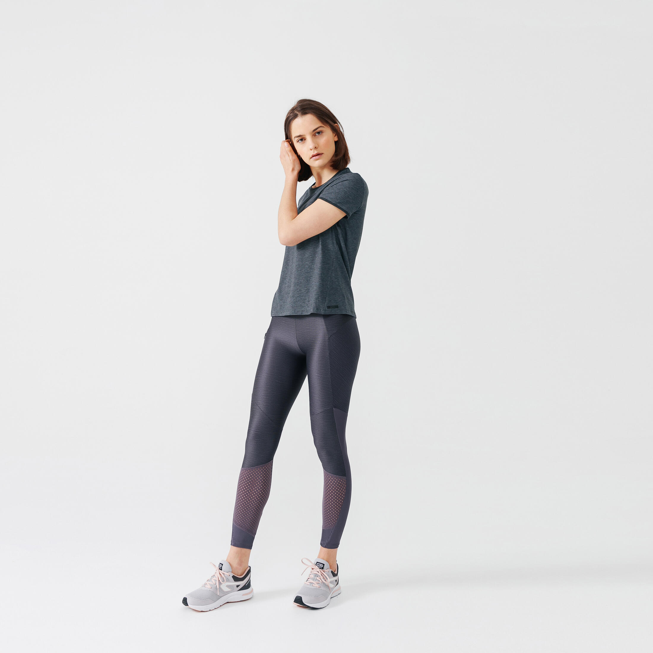 Soft and breathable women's running T-shirt - dark grey 2/10